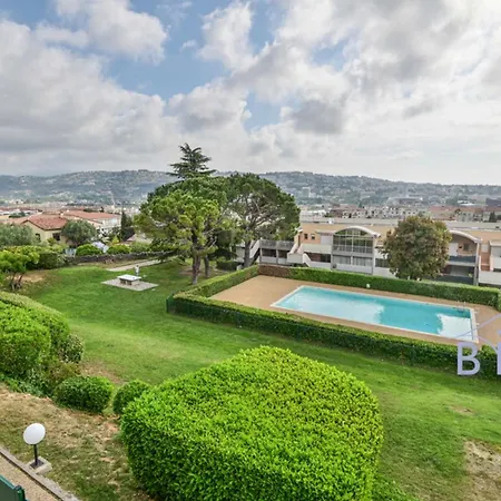 Large With Swimming Pool And Open View